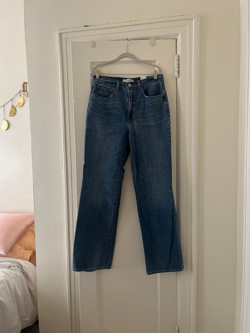 Aritzia Denim Forum The Farrah Hi-Rise Wide Jean in 5 Years Kiss N Tell